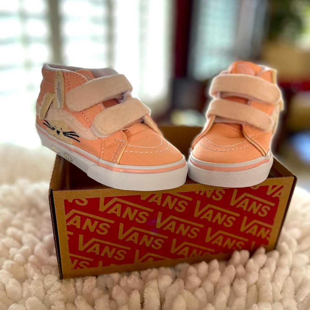 NWT Bunny Sk8-Mid Reissue Vans, Garden Party Peach Dust. Size 7 T